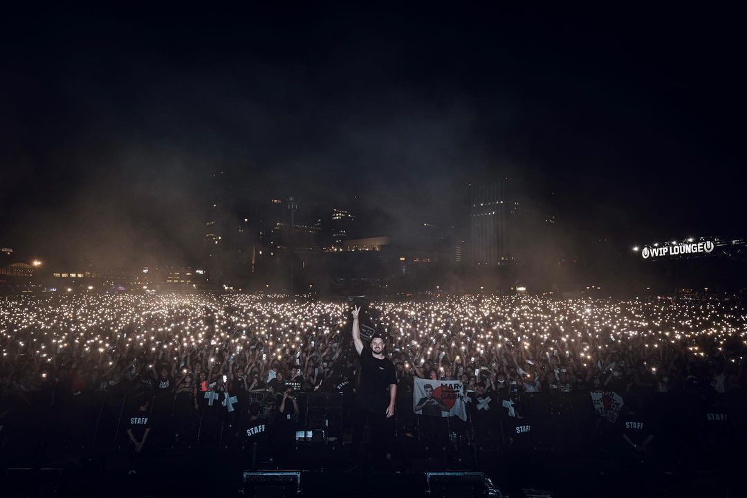 MartinGarrix's tweet photo. TOKYO I have missed you so much.. felt incredible being back here thank you ❤️❤️ @UltraJapan https://t.co/V4RK0XmVqN