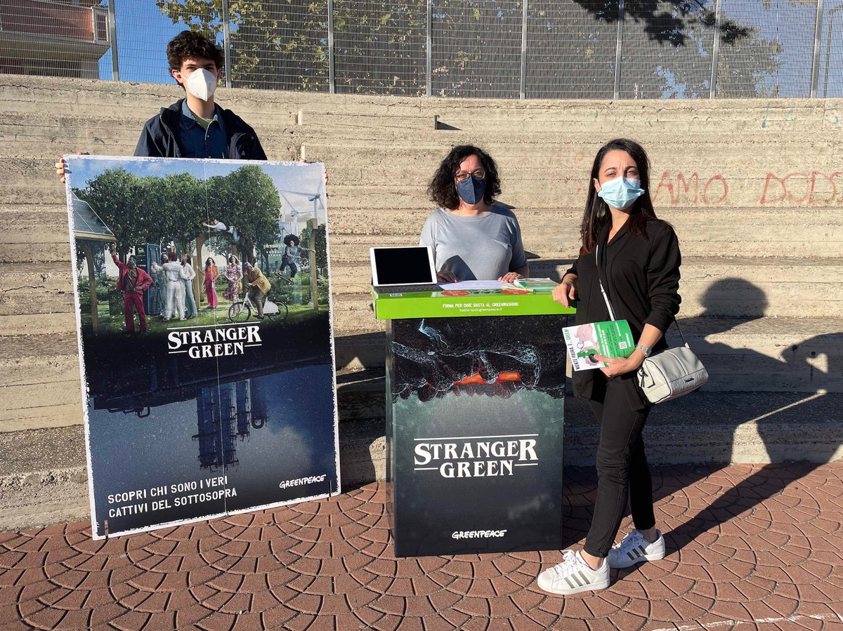 GreenpeaceSFerd's tweet photo. Oggi, a San Ferdinando di Puglia abbiamo svelato l’inferno climatico che si nasconde dietro il #greenwashing delle aziende inquinanti. 
FIRMA ANCHE TU per aiutarci a smascherarli 👉 https://t.co/62PxjLDRlk
#StrangerGreen
#BanFossilAds https://t.co/461980u4Cb