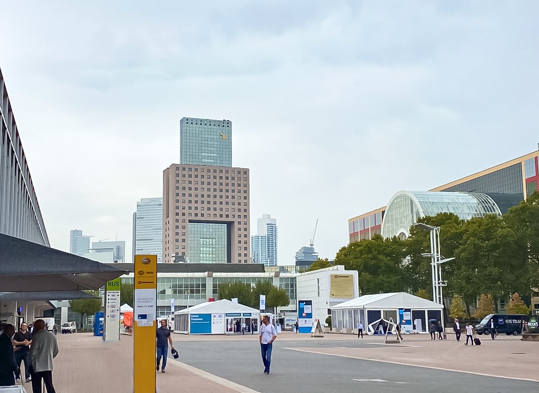 CarReception's tweet photo. ¡Recién llegados de #AutomechanikaFrankfurt2022!✨Una de las mayores ferias mundiales de la posventa de automoción. 

Todo un lujo haber disfrutado de los avances que se han presentado sobre #innovación, #sostenibilidad y gestión del #talento.

¡Volveremos❤️! https://t.co/v5zc10JFhc
