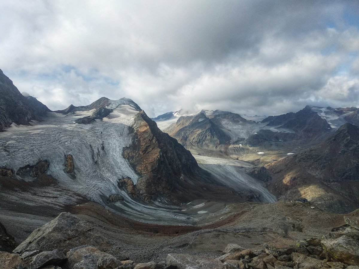 AlightSolutions's tweet photo. Bravo à notre collègue Julio Moreno, qui est venu à bout de la Transalpine Run il y a quelques jours ! Au total, pas moins 8 jours de course et 268km parcourus durant lesquels il a porté fièrement les couleurs d'Alight. https://t.co/CRUG7jvZcJ #BeAlight #TransalpineRun #RH #SIRH https://t.co/TWxAFheVrg