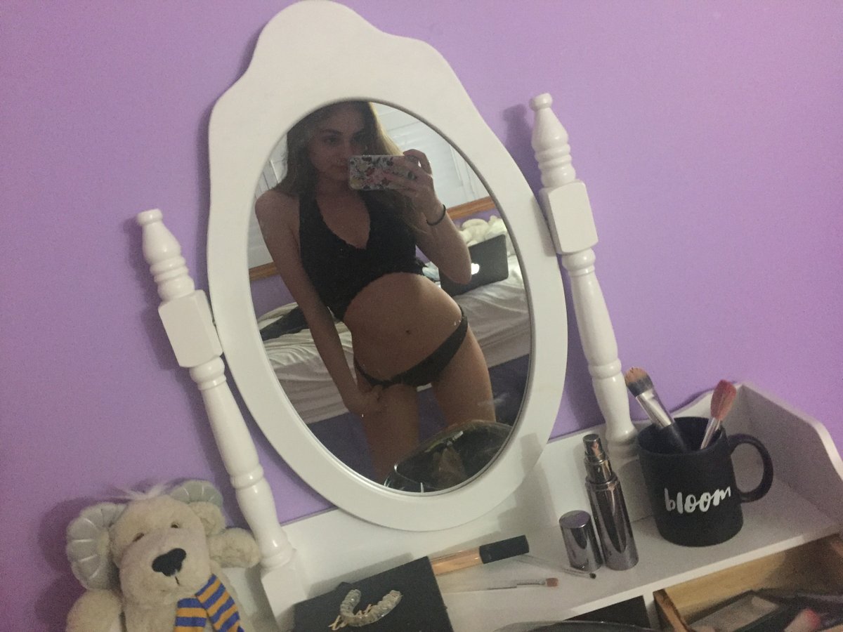 LounaCute1's tweet photo. Bonjour mes chéris, vous allez bien aujourd'hui ?😘
RT et une fois que c'est fait viens en pv pour avoir une surprise :3 https://t.co/tUhgSlkI3R