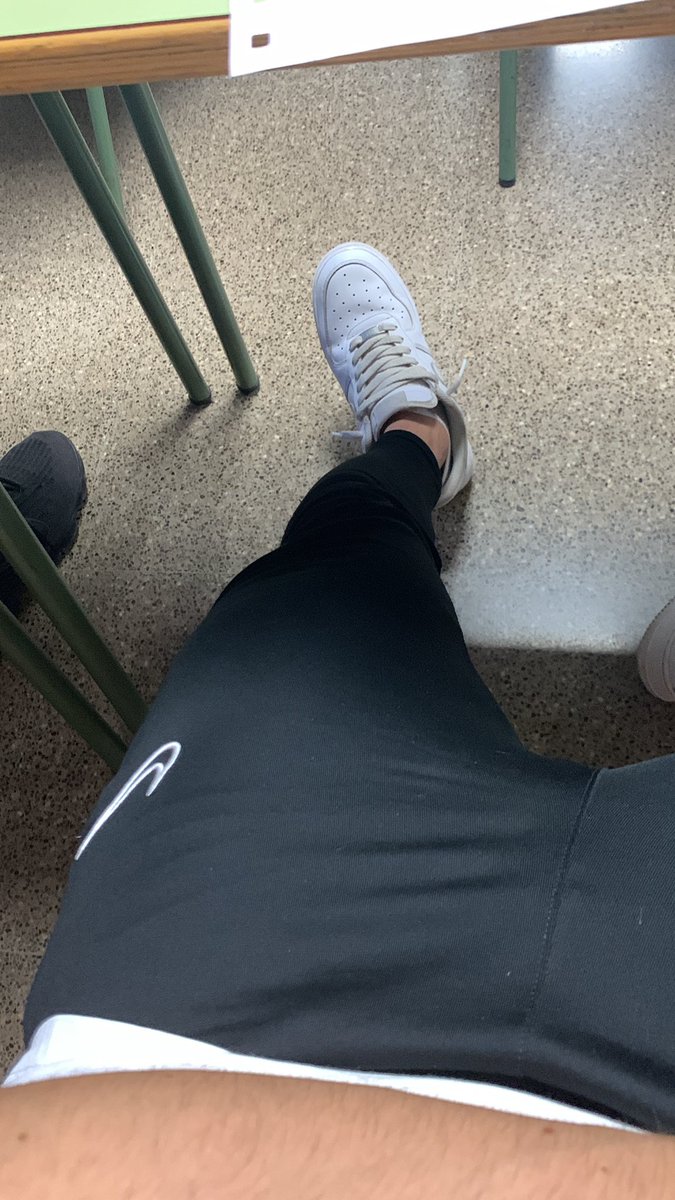 diegoo_060's tweet photo. pues se la suda a la profe q usemos el móvil, de chill 🤙🏼 https://t.co/19NFnLFZ7S