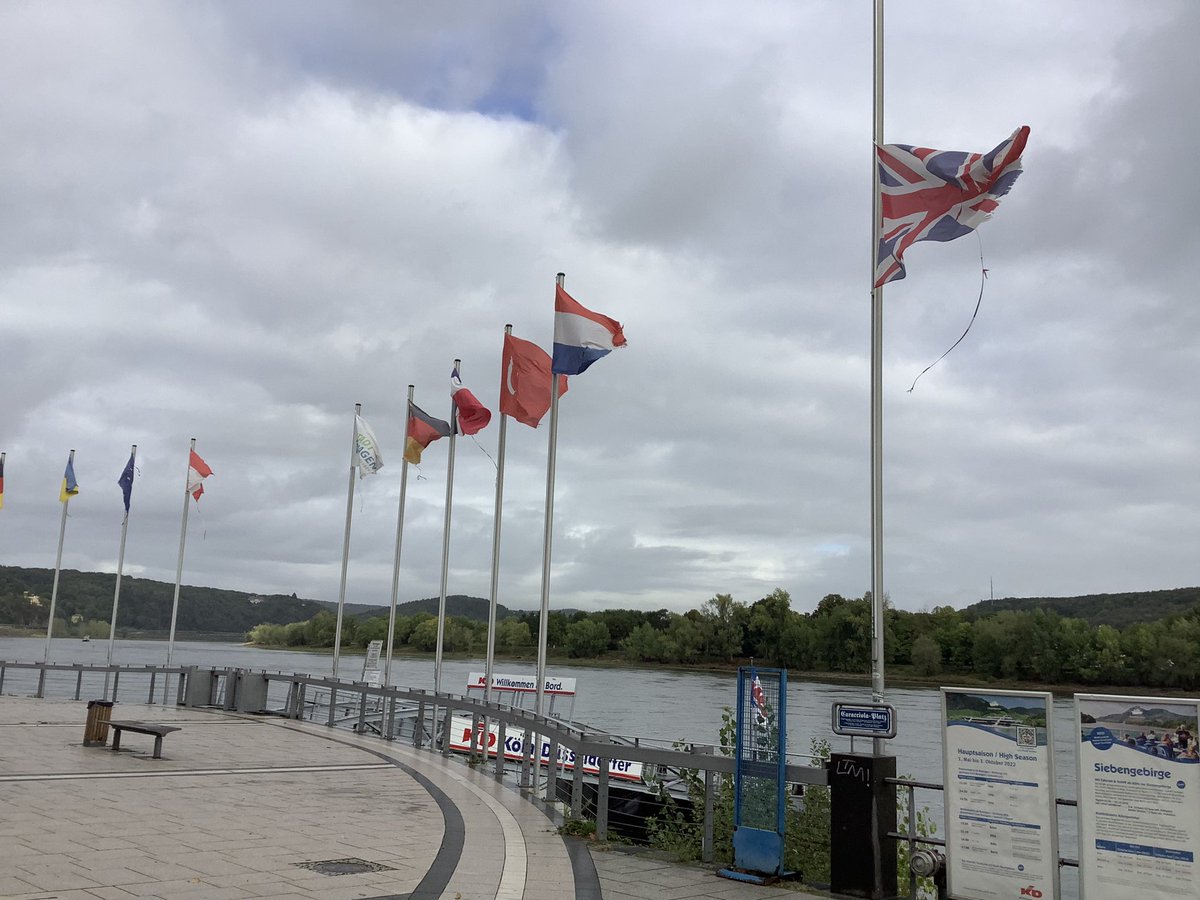 annockh's tweet image. #presentview #remagen showing respect #QueenElizabethIIfuneral