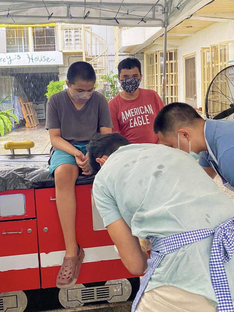 MabuhayDeseret's tweet image. Meet our friend Matt Webb! 👦🏻 This 12-year-old boy has an acquired clubfoot. Thankfully, he started his casting treatment at the Mabuhay House, and his dad was there to support him! We are excited to see him take his first steps to a brighter future. 👣 Stay tuned!  #CastingDay