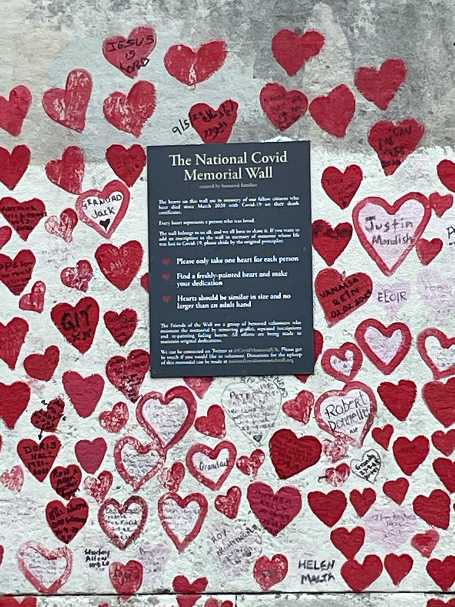 ahmereenreza's tweet photo. #QueueForTheQueen a memorable walk past tributes along #TheQueensWalk & The National Covid Memorial Wall recalling #QueenElizabethII NewYears speech โWe shall meet againโ
Finally 5hrs20min & 14.2km later reached #VictoriaTowerGardens to pay our respects to #QueenLyingInState 2/2 https://t.co/hxyelBT0Jn