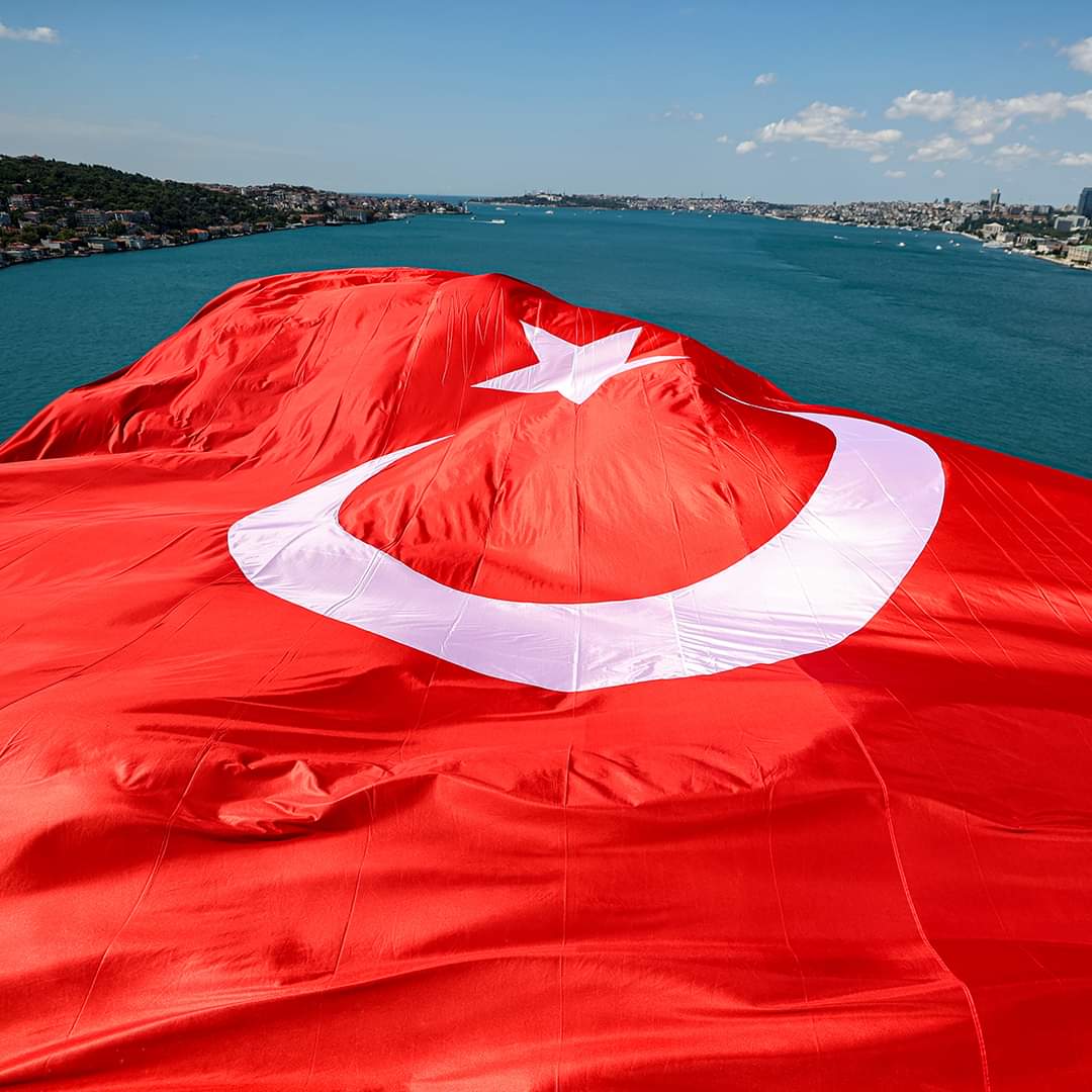 Türk bayrağının sancağı altında yaşayan aziz bir millet olarak devlet vatan toprak uğruna canını kurşunlara sipar etmiş bir millet olarak ölürsek şehit kalırsak gazi şiarıyla yaşayan  tüm şehit aileleri ve kahraman gazilerimizin gaziler günü kutlu olsun..