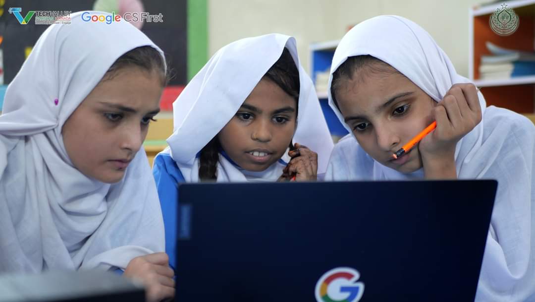 TechValleyPak's tweet photo. Glimpses of @Google CS First training and coding activities organized in Government Primary School, Clifton, #Karachi. ✨
The #CSFirst training was also clubbed with Be Internet Awesome Program that helps students become more aware of using #internet.
#GoogleCSFirst #Phase4 https://t.co/BT3ga7YbzU