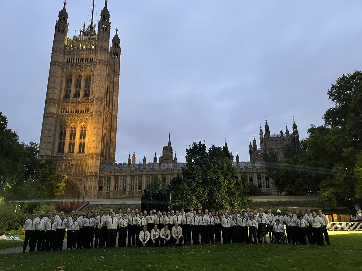 Proud and humbled by the team of over 200 Scouts who have supported #TheQueue for HM The Queen’s lying in state in Westminster. We have completed our final duty to the Queen and helped thousands of other people pay their respects.