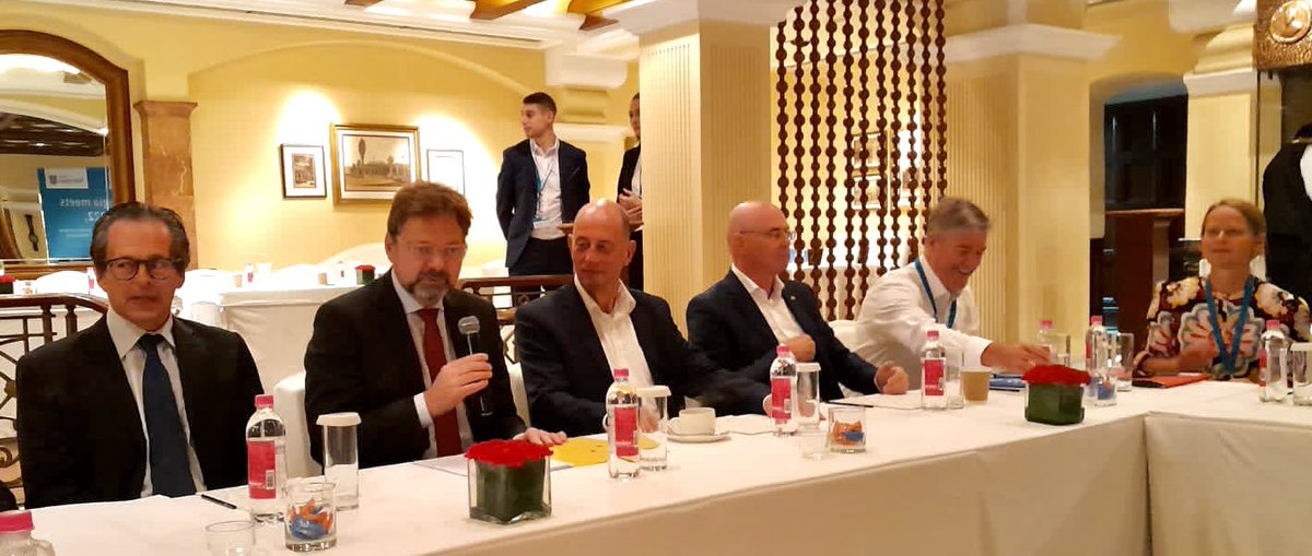 GermanAmbIndia's tweet photo. Strengthening Indo-German ties in areas of economy, universities &amp; skilled labor migration: I briefed Minister @WTiefensee and his impressive delegation of 30 people from Thüringen this morning in Delhi. Welcome to India, let’s seize the opportunities! https://t.co/NsFoPOwI59