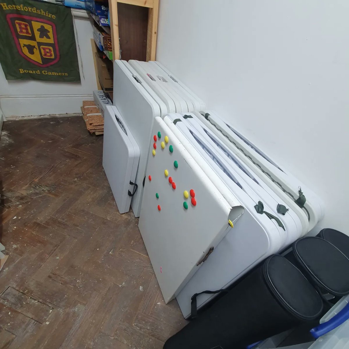 HerefordBgamers's tweet photo. Free community games library. #HBCommunityLibrary. 450 games, 50 jigsaws, giant games, rpgs and tables/chairs. A happy covid accident- lending into lock down homes. https://t.co/CUmCFinKP9 #boardgames #cardgames #hereford #gamesLibrary #positivehereford https://t.co/MTVjdtG58c