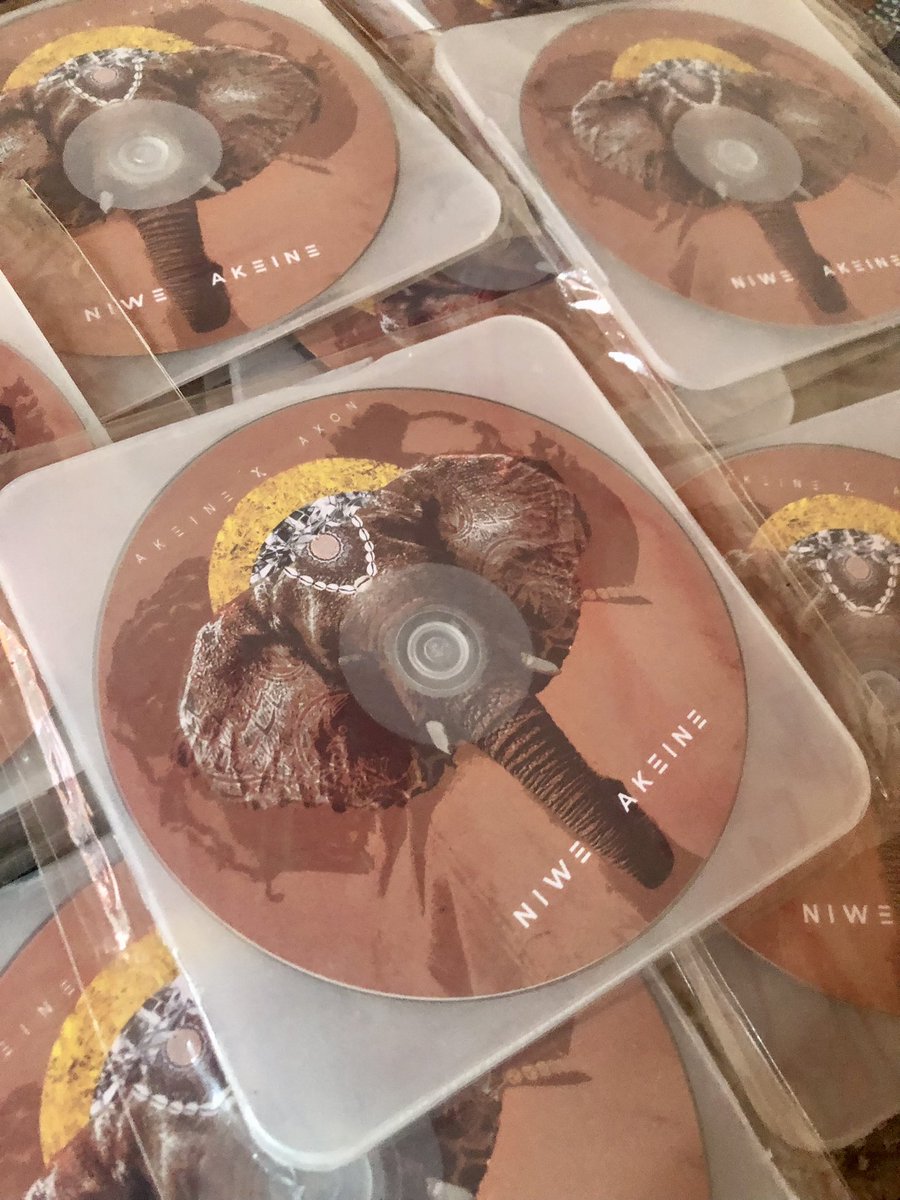 NiweAkeine's tweet photo. Get you or your loved one a copy of my EP now on CD at 15k only! 25 for a signed copy🙃 
15/10 would recommend playing in car rides
Dm to order💋
#NiweAkeinetheEP 
#BantuVibes https://t.co/yvIHGxHbgL