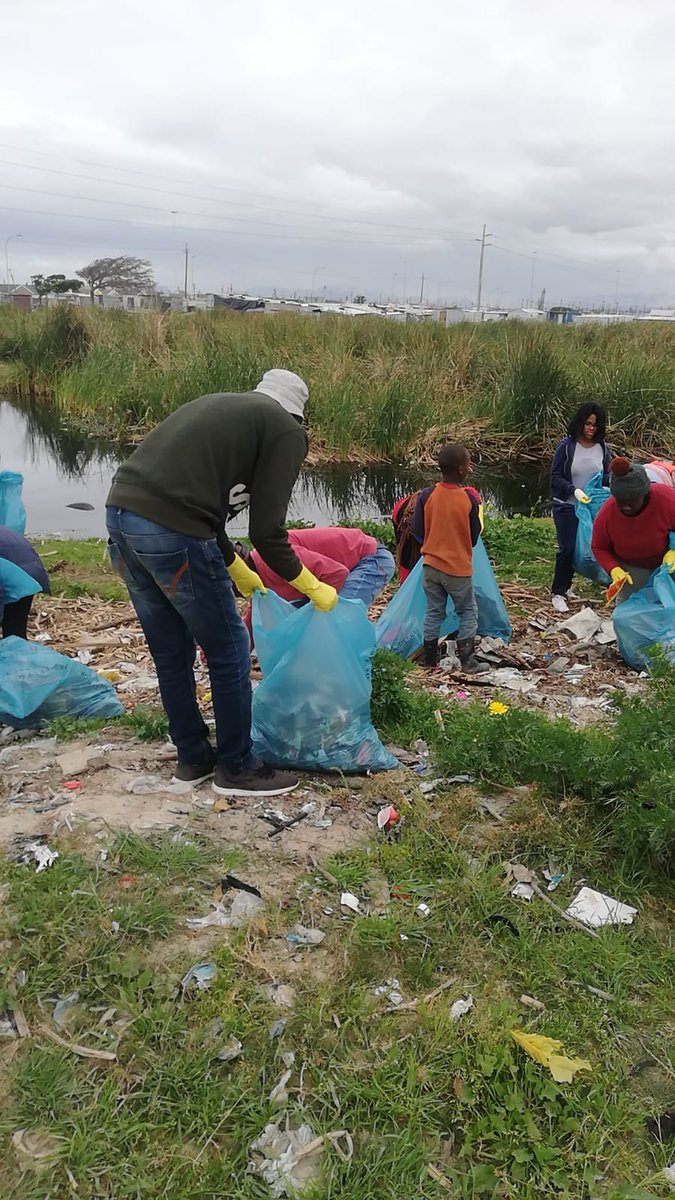 EnvMonGroup's tweet photo. #rivercleanupday #Kuilsriver #environmentalhealth #cleanrivers #protectrivers #watermanagement #wastemanagement #RiverMonth 15th Clean-up Day &amp; 25th Rivers Day: Western Cape Water Caucus cleaned at the Khayelitsha Wetlands Park - wetlands thatfeed the Kuils River @CityofCT https://t.co/raSH1RZNju