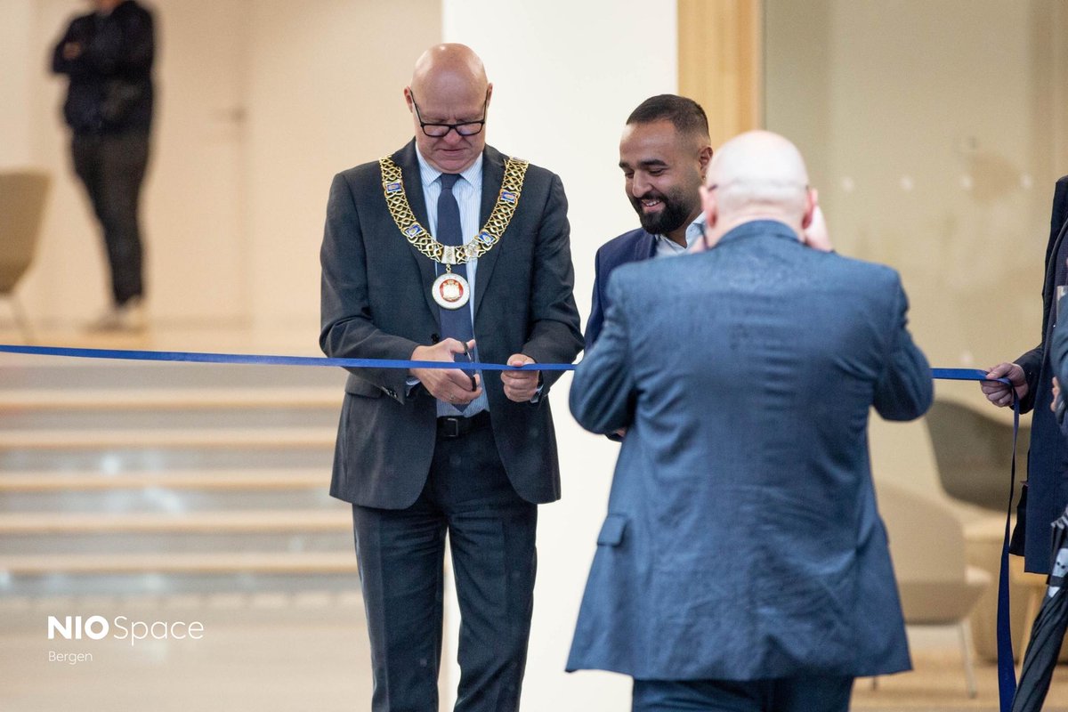 Ein wichtiger Meilenstein für NIO: Vergangene Woche eröffnete der erste NIO Space in Europa in Bergen, Norwegen.

Der Bürgermeister von Bergen war als Ehrengast bei der Einweihung vor Ort und feierte gemeinsam mit NIO und NIO Usern diesen einzigartigen Moment. 

#BlueSkyComing