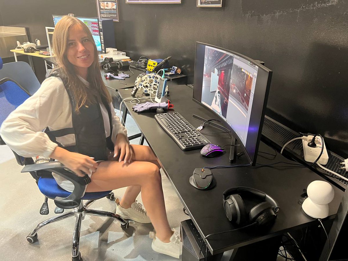 Our founder <a href="/mary_pedler/">Mary Pedler</a> stopped by to visit <a href="/FarcanaOfficial/">Farcana</a> HQ in Dubai. She had the unique opportunity to be one of the first to check out Farcana Labs' latest gaming products!