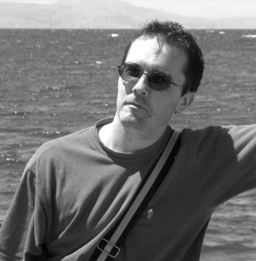 Ch_Capuano's tweet photo. En hommage à #SamuelPaty qui aurait dû avoir 49 ans hier, je place le lien vers son livre tiré de son très beau mémoire sur l’histoire de la couleur noire et de ses symboliques. Tous les droits d’auteur seront versés à son fils. @PULyon À commander ici 🔸https://t.co/e03m0YV87Z https://t.co/YyUshJTw19