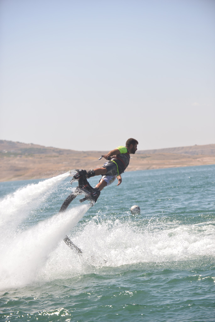 kayseritarimorm's tweet photo. İl Müdürümüz @MstafaSahin44 ; @KocasinanBld  tarafından 📍Kuşçu Marinada düzenlenen #Türkiye #SuJeti ve #Flyboard Şampiyonasına  katıldı.

@VahitKirisci @gokmen_cicek_ @ahmetclkbyrkdr https://t.co/cg8fPQSyQB