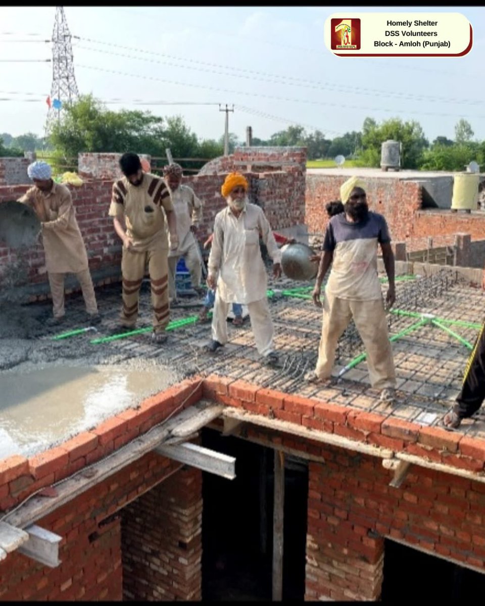 DSSNewsUpdates's tweet photo. बनाकर घर🏡, बेसहारा परिवारों का,
पूरा करते हैं सपना, कई हज़ारों का।
With own efforts, money &amp; resources, #DeraSachaSauda volunteers fulfill the dreams of many homeless families with the motivation of St. Dr. @Gurmeetramrahim Singh Ji Insan. Commendable spirit to serve #humanity! https://t.co/wV08XwVda8