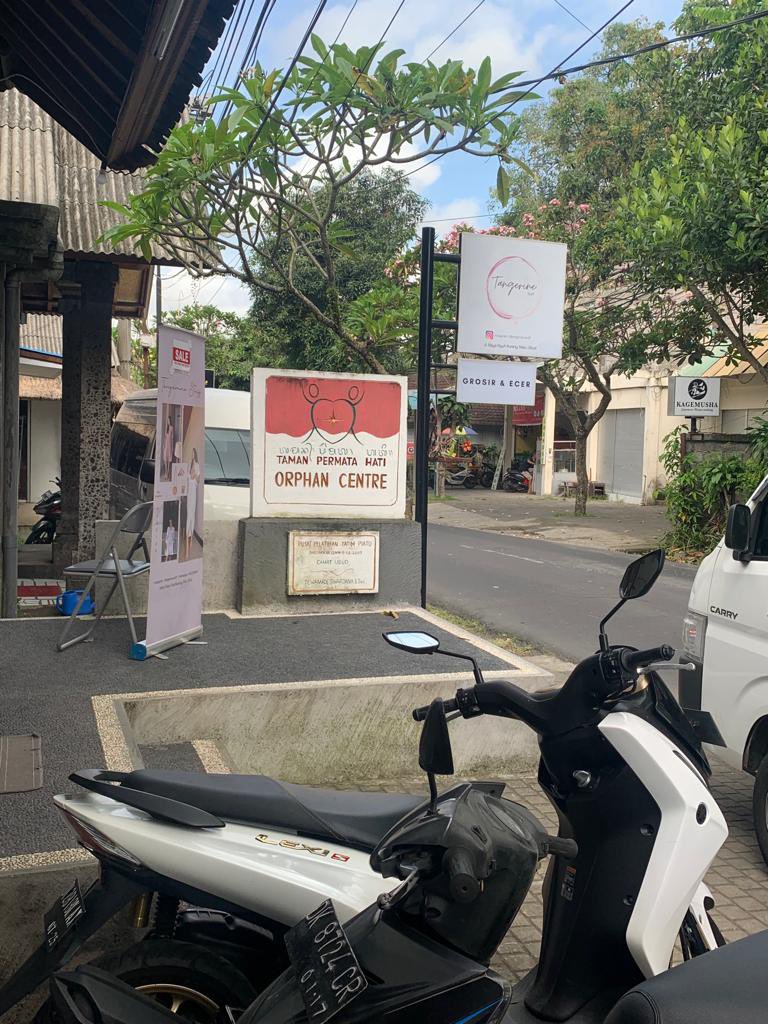 SOS_Bali's tweet photo. For some a snack, for some a day’s meal.
#helpingothers #careshare #sharingiscaring #zerofoodloss #zerowate #zerohunger #helpinghands #sos #bali #indonesia https://t.co/9Q6McBG7vu