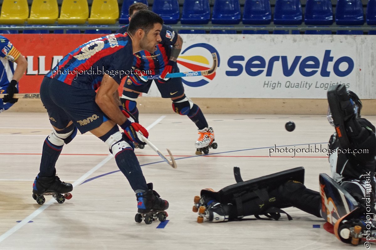 Photojordimusik's tweet photo. Fotos @FCBhoquei - @cpvoltrega Ok lliga
#hoqueipatins #hoquei #hockey #hockeypatines
#oklliga #ParlemOKLliga #okliga #ParlemOKLiga #hockeypista #rinkhockey #rollerhockey #FCBhoquei #playpalau #Barça #Barcelona #cpvoltrega #voltrega #saciganxo #photojordi https://t.co/Nxb7QaYx5G https://t.co/2XWVmwAsMx