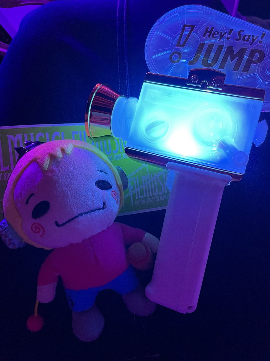 Moon_Linus's tweet photo. ひさしぶりの参戦!!
末端席だけど、ペンラ振りまくって楽しむ！！！ https://t.co/gnctddSTWD