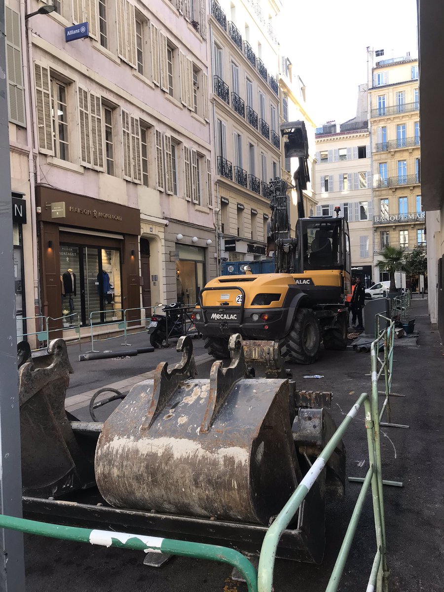 Marseillecentre's tweet image. Les travaux de #requalification rue Sainte débutent #centreville #embellissement @AMPMetropole @marseille
