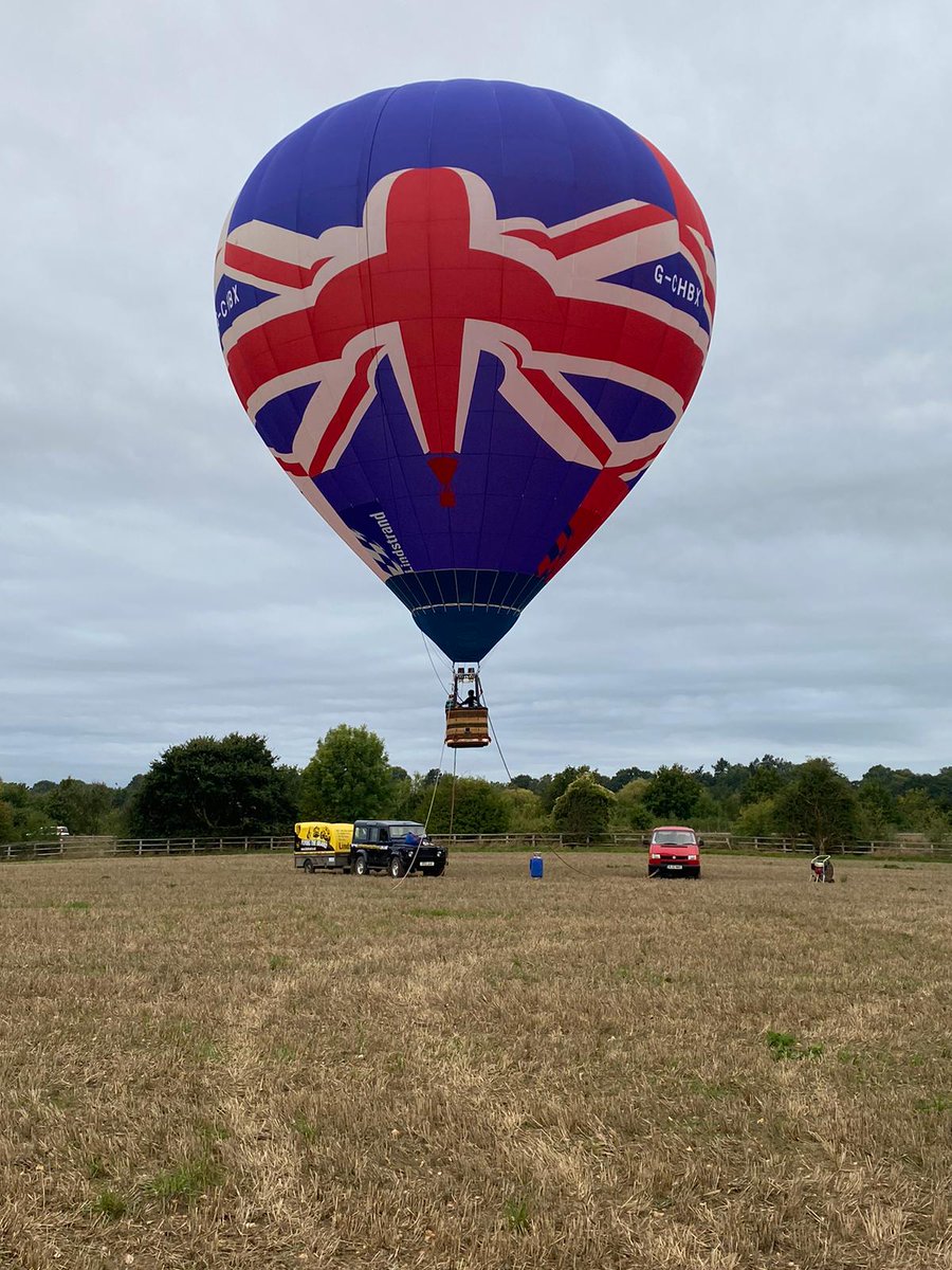 UKBallooning's tweet photo. This morning we tethered our Union Jack balloon by the M3 in Hampshire to mark the reign of our sovereign Queen Elizabeth II  #QueenElizabethIl #TheQueen https://t.co/KXIQRsdJYz