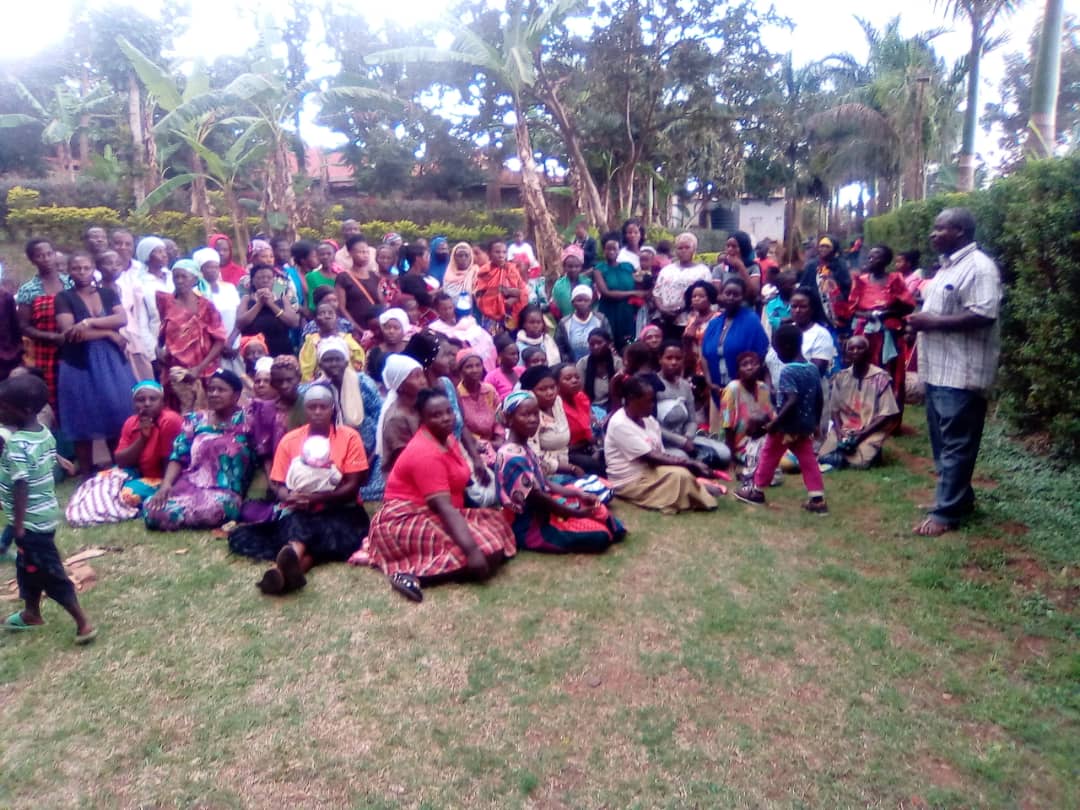 Changeworldfoun's tweet photo. Held a proper parenting community workshop with parents and guardians in wakiso on topics like child safety, health care, child abuse and proper up bringing of children in a digital era. https://t.co/VMHIeQOIzz