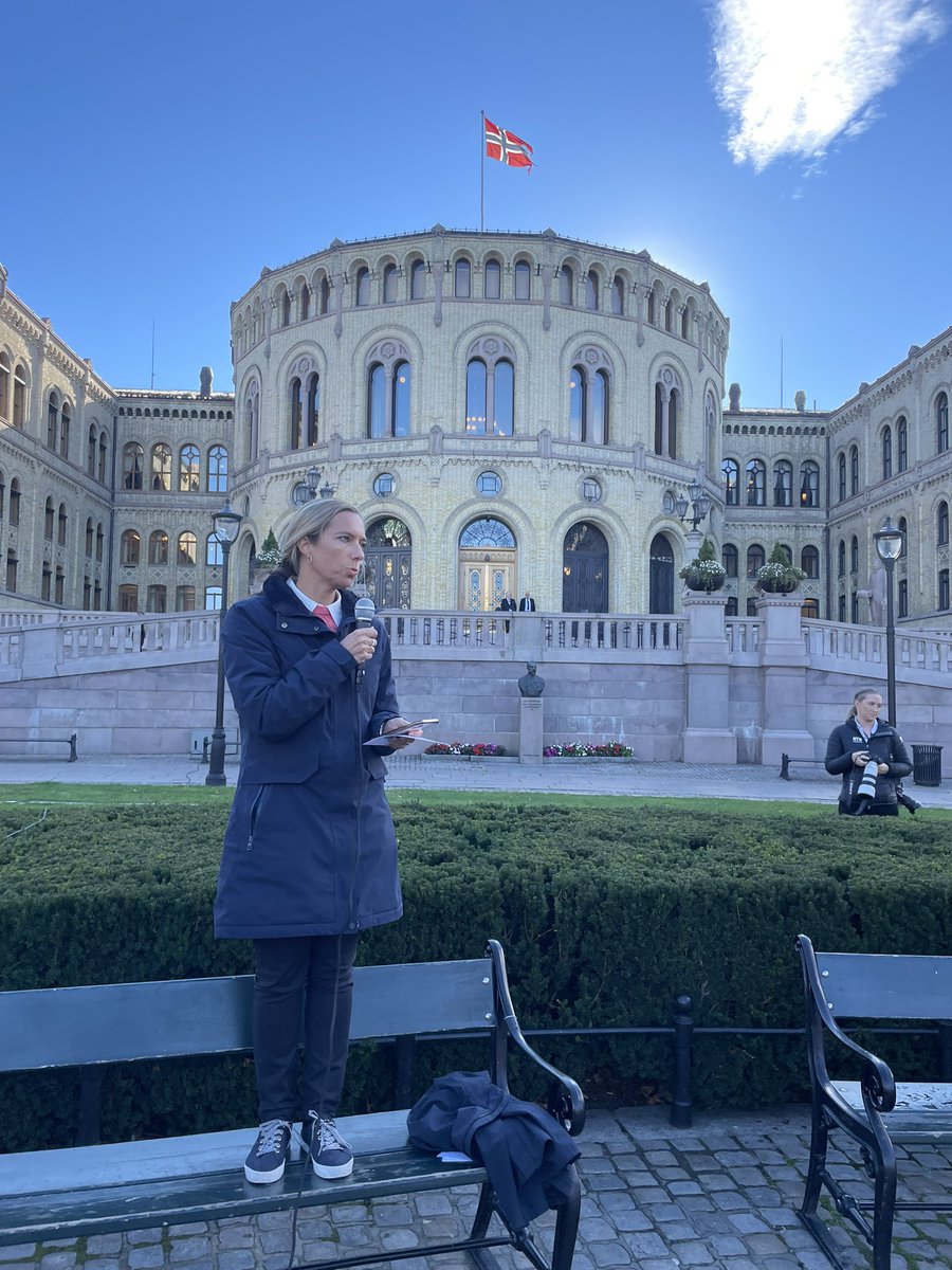 Tom-Christer Nilsen (@tomchrister) on Twitter photo I dag sier nøringsforeningene fra Skien til Bergen i fra - strømkrisen må løses for bedriftene #bergennæringsråd #tide <a href="/BNmarit/">Marit Warncke</a> <a href="/RogerHarkestad/">Roger Harkestad</a> @BNatle <a href="/MRFronsdal/">Marianne R. Frønsdal</a> I dag sier nøringsforeningene fra Skien til Bergen i fra - strømkrisen må løses for bedriftene #bergennæringsråd #tide <a href="/BNmarit/">Marit Warncke</a> <a href="/RogerHarkestad/">Roger Harkestad</a> @BNatle <a href="/MRFronsdal/">Marianne R. Frønsdal</a>