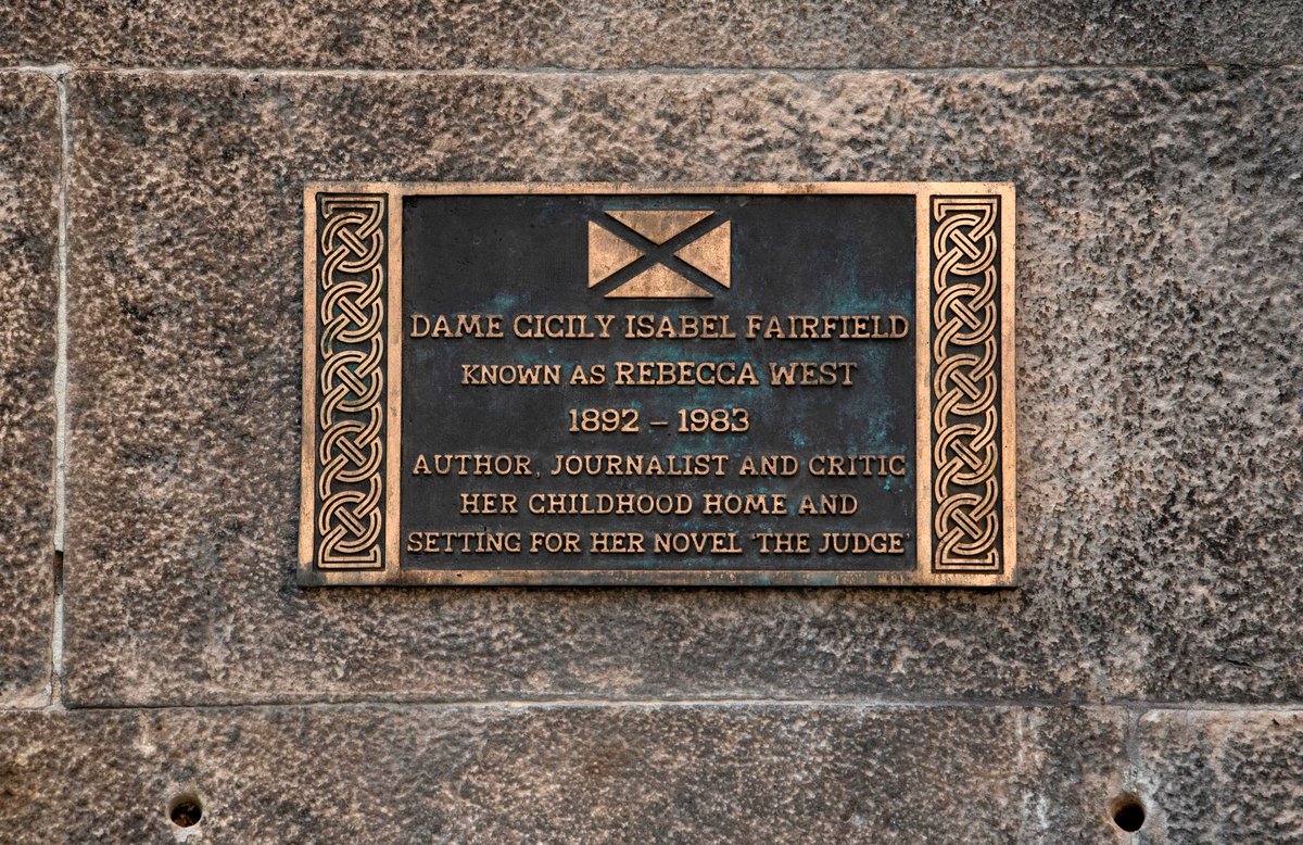 Love that there's now a plaque to Rebecca West in Edinburgh. Well done @UoE_genderED Story here:  iash.ed.ac.uk/news/unveiling…