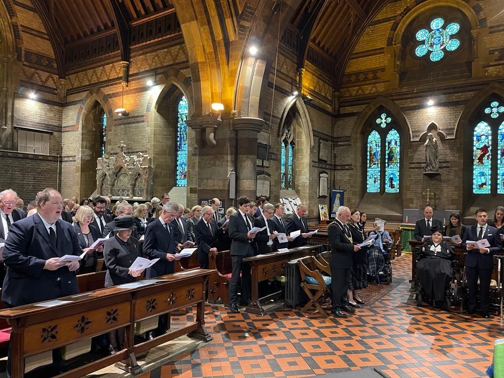 cardiffcouncil's tweet photo. A Service of Commemoration for HM Queen Elizabeth II was held by Cardiff Council at St Margaret’s in Roath yesterday, attended by the Lord Mayor, politicians and Council staff. Cardiff sends its condolences to the Royal Family today, the day of the State Funeral of The Queen https://t.co/Go1tZNYzEb