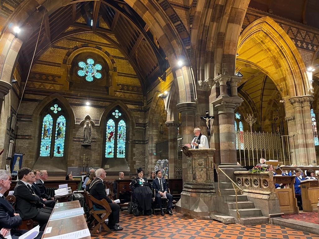 cardiffcouncil's tweet photo. A Service of Commemoration for HM Queen Elizabeth II was held by Cardiff Council at St Margaret’s in Roath yesterday, attended by the Lord Mayor, politicians and Council staff. Cardiff sends its condolences to the Royal Family today, the day of the State Funeral of The Queen https://t.co/Go1tZNYzEb