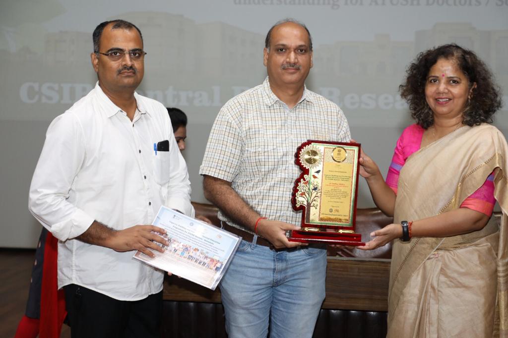 prabhatcdri's tweet photo. It was great delivering a talk on “Gaps in AYUSH system towards Drug Development” during AYUSH CME @CSIR_CDRI. It was well received by the participants @CSIR_CDRI @moayush @ritu_trivedi https://t.co/dPhVqUZIDi