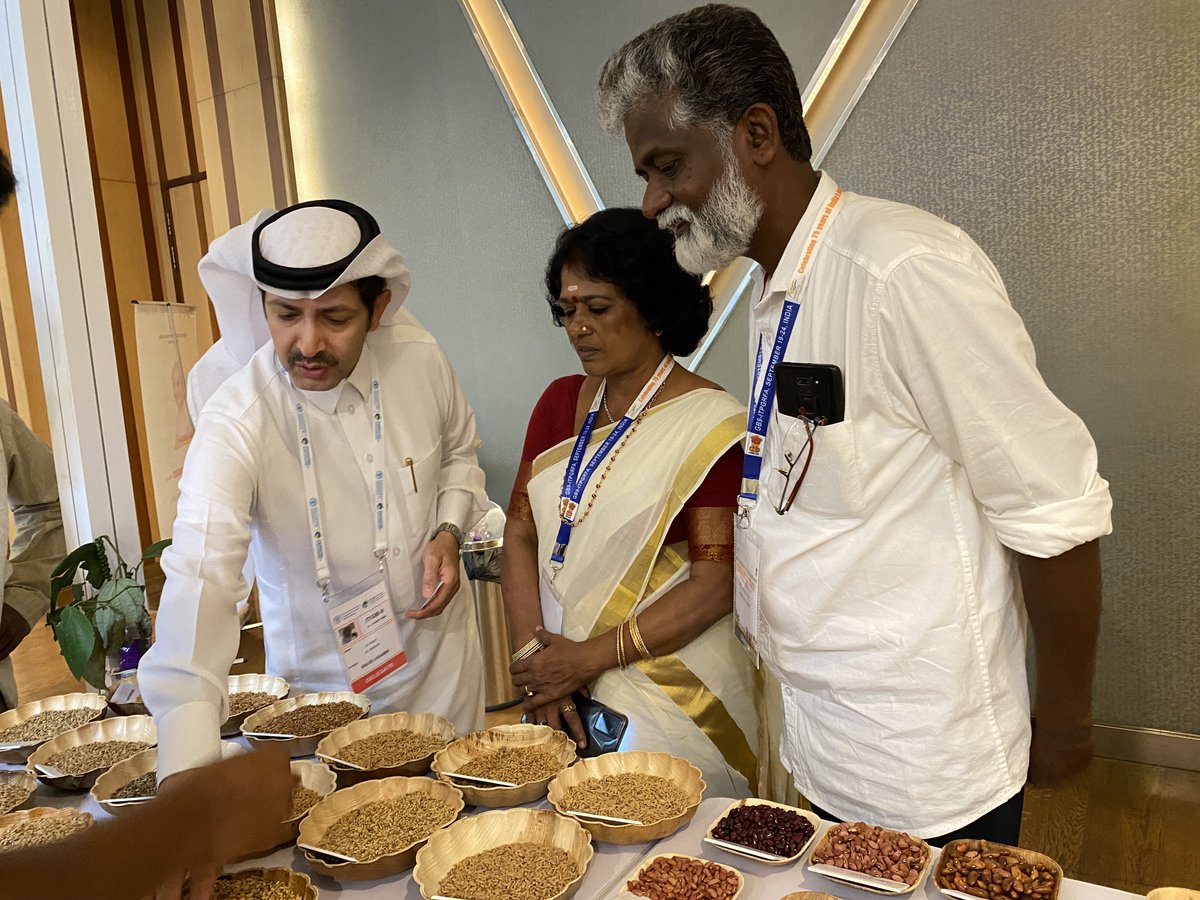 Delegates from #Japan #Serbia #Honduras #SaudiArabia and more visit the #cropdiversity stall of WDTDAC @cabcmssrf at the 9th Governing Body #GB9 meeting of #ITPGRFA @FAO @planttreaty in #NewDelhi 
#ItAllStartsWithTheSeed🌱
#farmers #FoodSecurity #mssrf 
@MadhuraFAS @HariharanGN