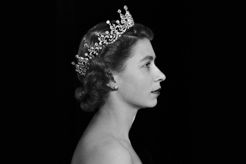 ButlersClassic's tweet photo. We are deeply saddened by the passing of Her Majesty the Queen. 

Today, to mark the passing of Her Majesty The Queen we will be paying our respects, we will close on Monday 19th September and re-open on Tuesday 20th September. https://t.co/peheTH2EFg