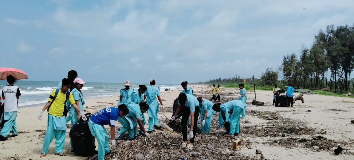 #InternationalCoastalCleanupDay 

Swaccha Sagar Campaign at Tannirbhavi Beach by the volunteers of NSS unit of New Mangala College of Nursing and Mangala School of Nursing , Neermarga, Mangalore.