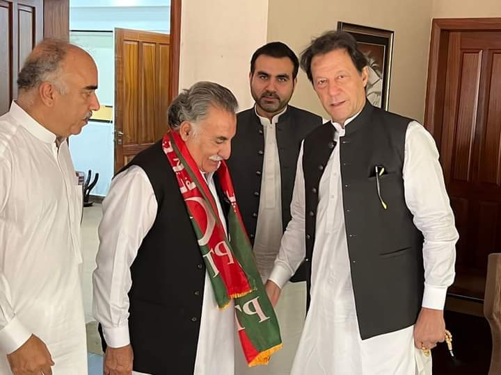 7.
Then I saw Imran Khan softly saying to this person that “I have failed. I have not been able
to fulfill my promises that I made to the people; the way I wanted to and now, I have failed.”
#MuhammadQasimDreams 
@almubasyiroh
<a href="/almahdi/">Mark</a>