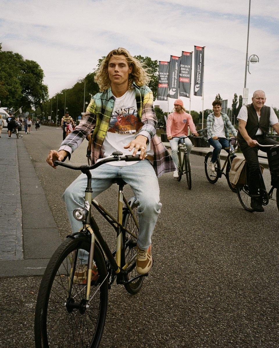 scotch_soda's tweet photo. Street style + BMX style w/ Rinse de Jong & Pin Scheers on our limited-edition Veloretti. 🚲 Shop their looks: https://t.co/WusOaqyKbQ
#ScotchandSoda #ScotchOnMe #Veloretti https://t.co/8OA6vX9iSg