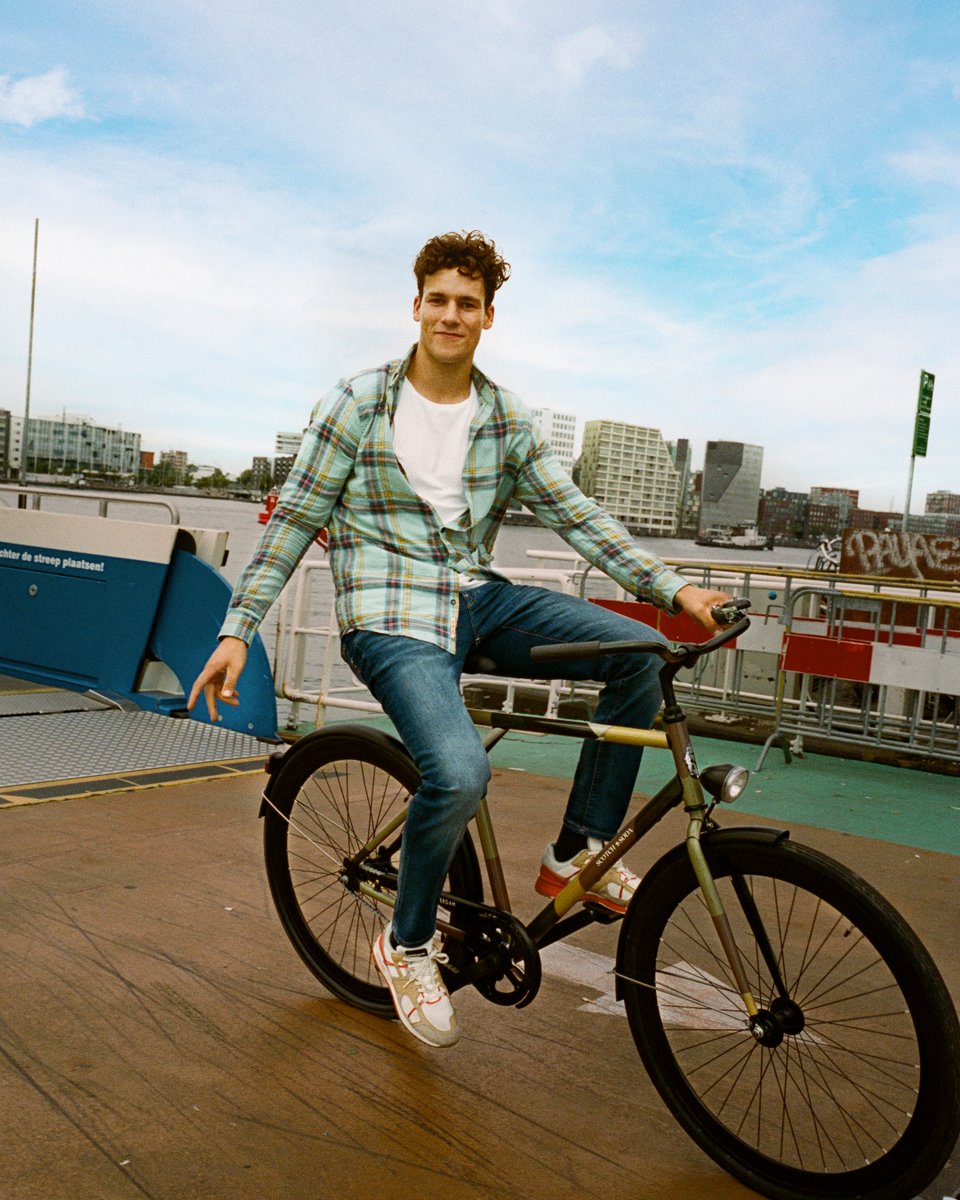 scotch_soda's tweet photo. Street style + BMX style w/ Rinse de Jong & Pin Scheers on our limited-edition Veloretti. 🚲 Shop their looks: https://t.co/WusOaqyKbQ
#ScotchandSoda #ScotchOnMe #Veloretti https://t.co/8OA6vX9iSg