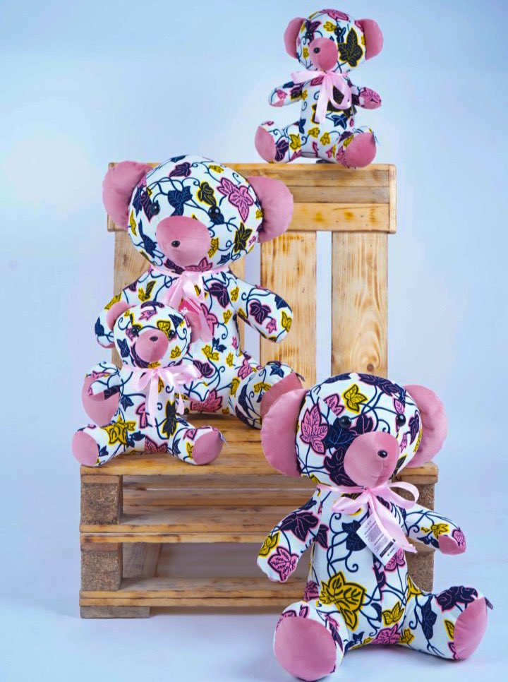 doudasmonami's tweet photo. Hello les amis,
Je suis l’ours Leïla, l’ours de toute une vie. J’ai été conçue avec beaucoup d’amour et de tendresse à la main par de braves et gentilles couturières.
Bisous Bisous
#doudas #pelucheafricaine #doudouafro #doudouwax #doudoupersonnalisé #plush #teddy #teddy https://t.co/F8KZUaANIj