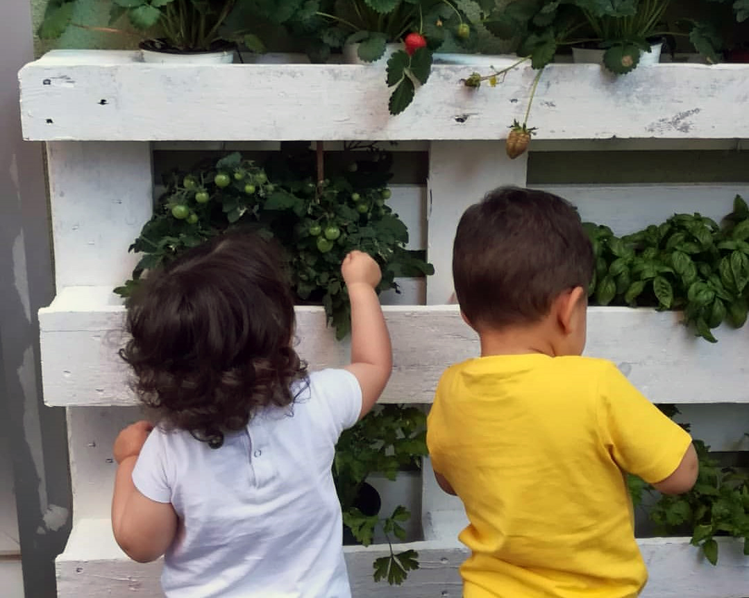 cavallcartroedu's tweet photo. "Cal supervisar els jocs, les #joguines i els #materialseducatius que presentem als infants, perquè no ofereixin models estereotipats, així com revisar els espais i els missatges dels contes que expliquem".
✍️@Rose_Educacio, Comunicació i Innovació pedagògica de @CavallCartroEdu https://t.co/xRLI5YapFw
