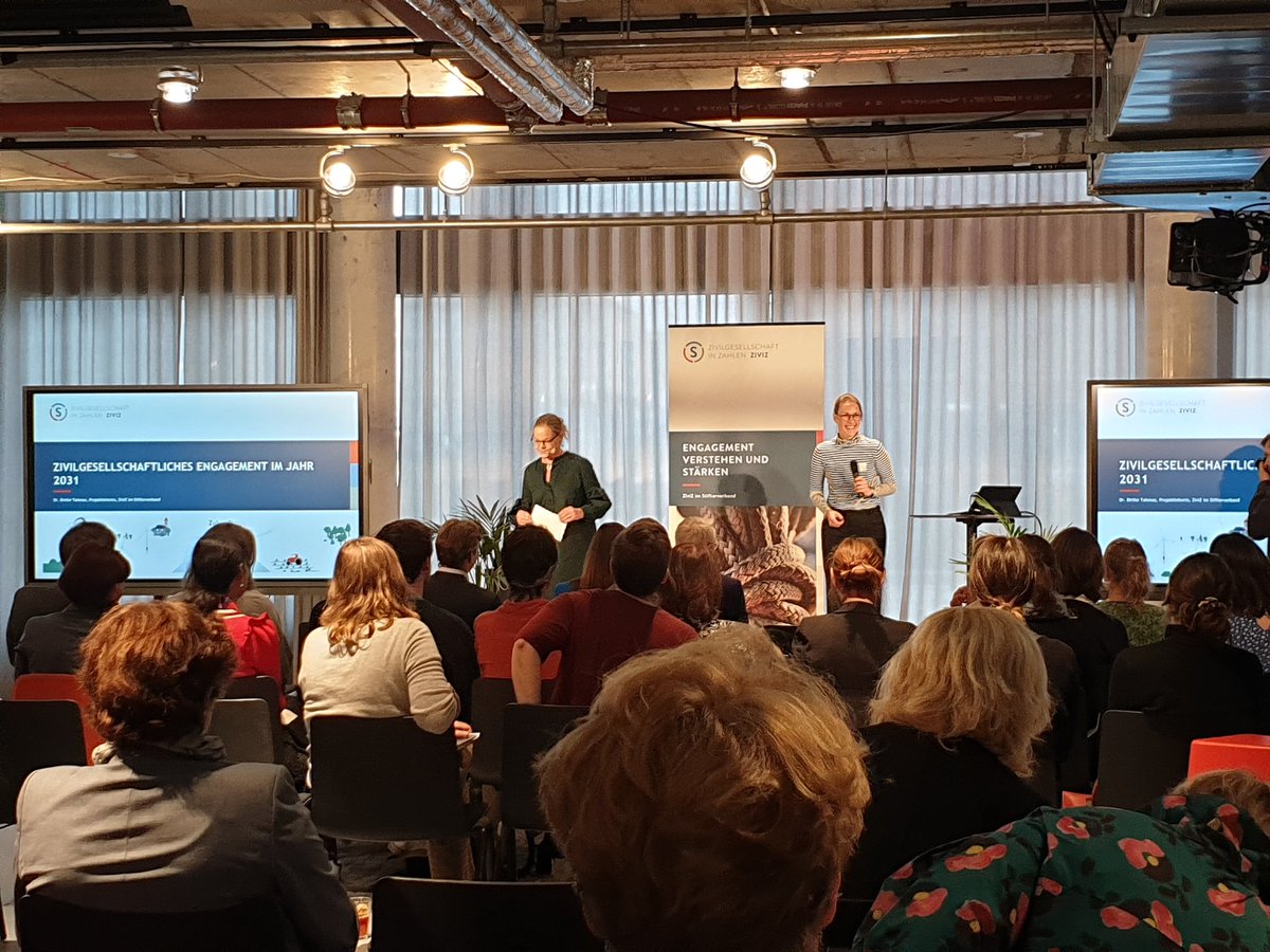 Mit dem @ZiviZ_de Foresight Summit starten die inoffiziellen #Welfare #Data Weeks: 
⏩nächste Woche KI in der KinderJugendhilfe <a href="/diakonie/">Diakonie Deutschland</a> 
⏩ <a href="/roteskreuz_de/">Deutsches Rotes Kreuz</a> #Zukunftskongress ⏩ @Caritas_web &amp; KI dasmachenwirgemeinsam.de/events/wie-gem…
⏩ <a href="/AWOBund/">AWO Bundesverband</a> Data Roundtable 
Sehr schön:alles in Kooperation