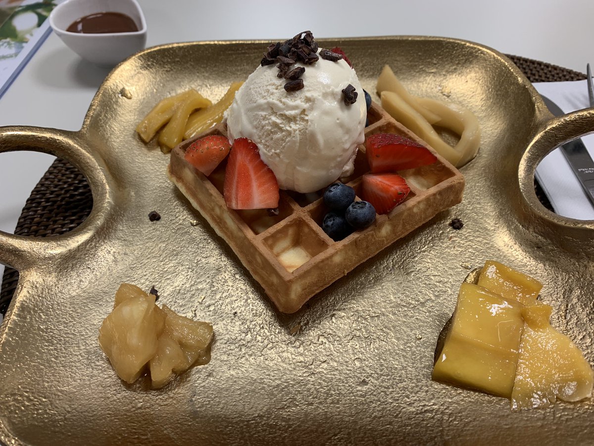 Tnabe88's tweet photo. 今日少し風が収まったところで新宿高島屋行って見ました。Dari-Kさんのアグロフォレストリーデザートセット、スラウェシのこと思いだしながら美味しく頂きました。吉野社長はちょうど入れ違いだったようでお目にかかれず残念。Dari-Kのビジネス、これからも期待してます😉 https://t.co/a7jtUdV8qY