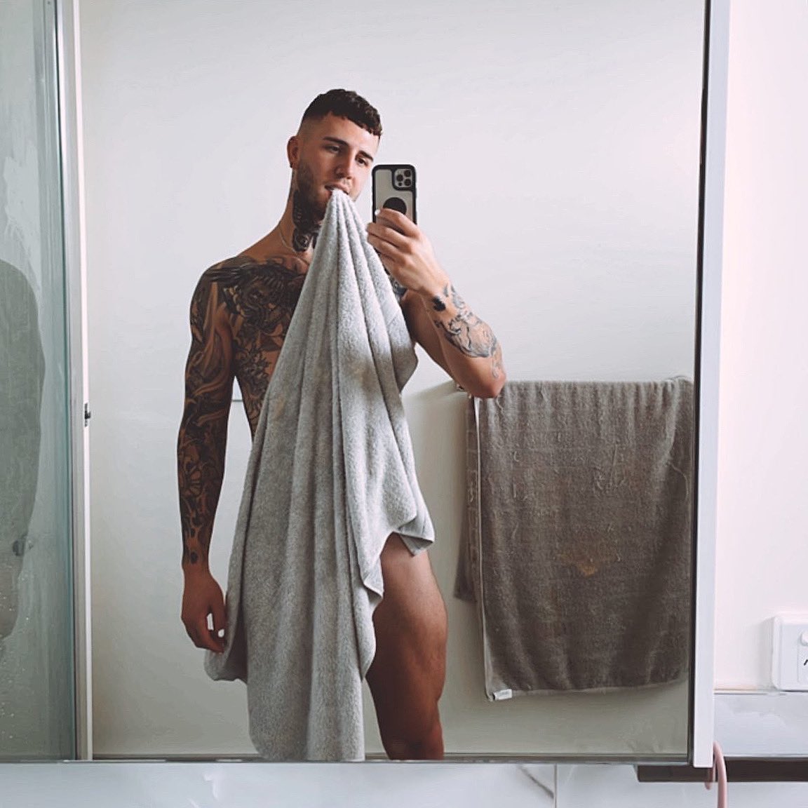 CJ_doble's tweet photo. Shower? https://t.co/17t2UKW5Zi