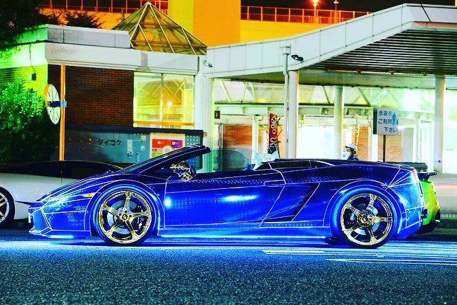 morohoshi_7777's tweet photo. #lamborghini #ランボルギーニ #morohoshi #諸星伸一 #fightingstar #ファイティングスター #fsbk #カスタム #スワロフスキー #swarovski #tokyo #japan https://t.co/Zuxe8feF7k