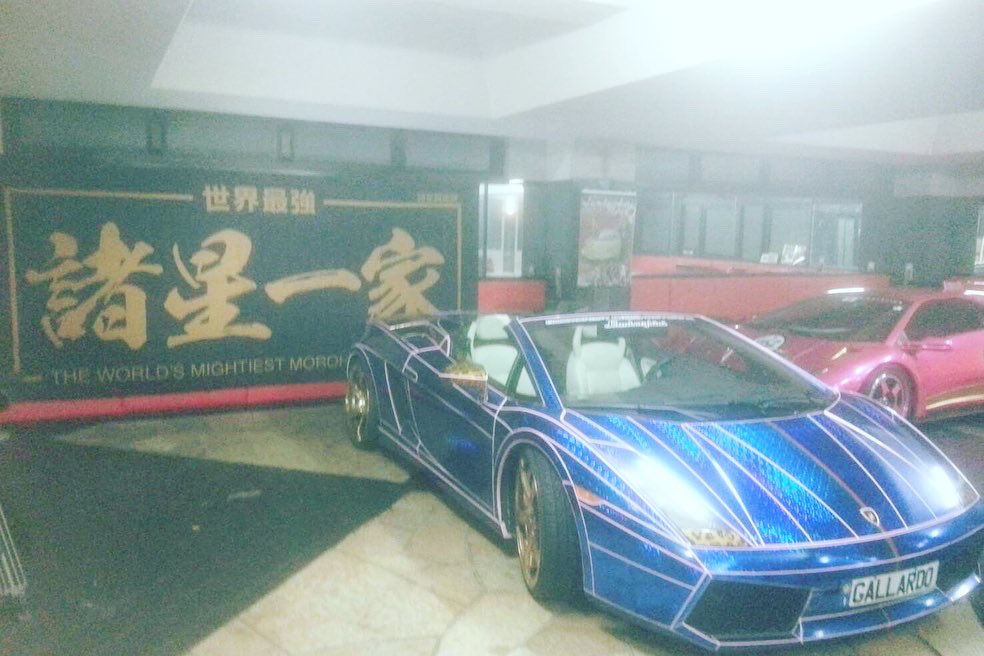 morohoshi_7777's tweet photo. #lamborghini #ランボルギーニ #morohoshi #諸星伸一 #fightingstar #ファイティングスター #fsbk #カスタム #スワロフスキー #swarovski #tokyo #japan https://t.co/mV0Ui12bTl