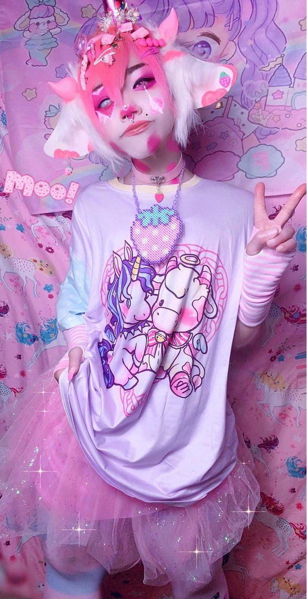 DecklynnM00's tweet photo. ๐๐๐๐๐๐ฎ #pastel #pastelboy #goth #alternative #femboy #decklynnmoo #decklynncastle #cowcosplay #pinkhair #cowcosplayer #anime #emo #strawberry #art #milkshaker #milkshake #pinkspots #artwork #tutu #fairykei #fairykeipastelboy #strawberry #cosplay #enby https://t.co/ohsnpV8gFX