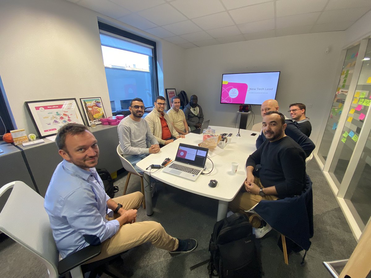 A_AzizBA's tweet photo. La semaine commence à @_Conserto #Lyon avec une session de formation sur les Postures du tech lead ! Ça promet !
#dev #DevOps #Leadership https://t.co/DOXa1X8yOC