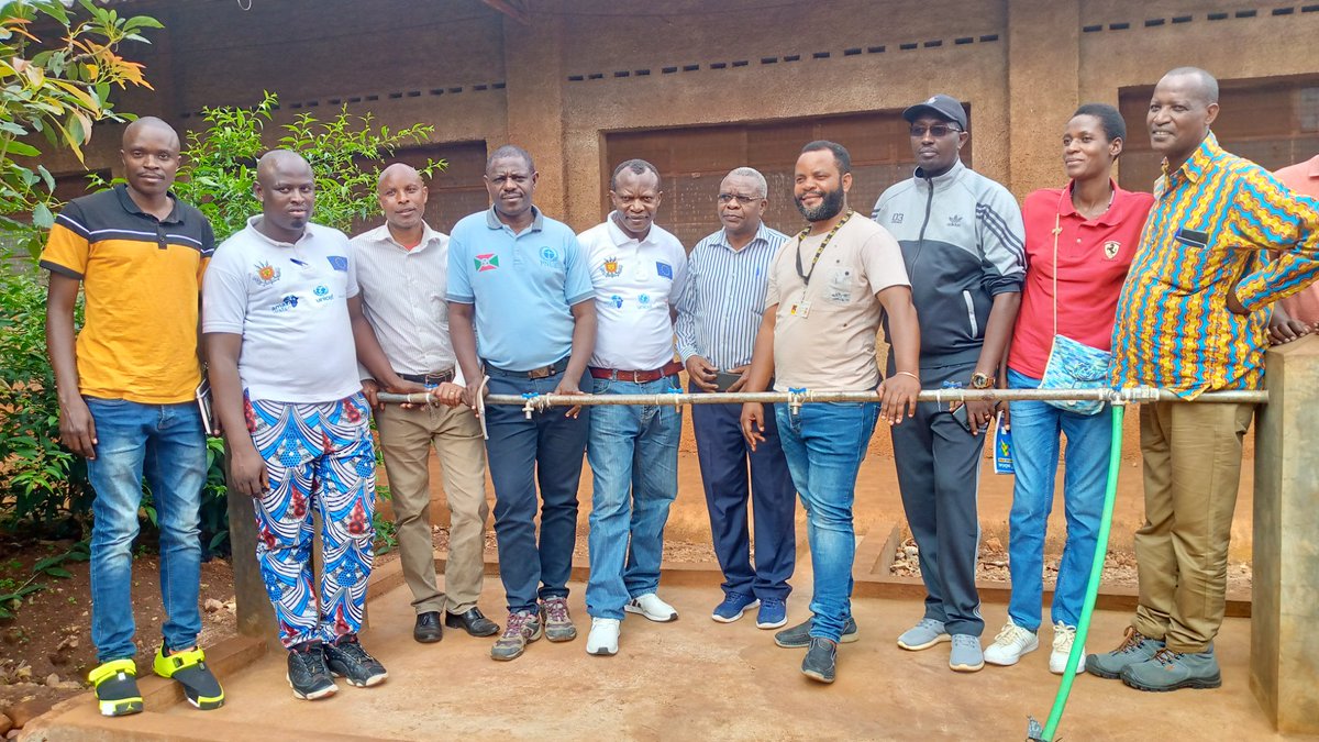 BuhumuzaProvinc's tweet photo. La semaine du 12 au 17/9/022,le Conseiller du gouverneur de @MuyingaProvince chargé du développement,le DG de la #DGEPA et @AHAMR5 ont procédé à la réception provisoire des blocs de latrines construits par #PEHAT de l'ONG IRC aux écoles et les centres de santé dans les 4communes https://t.co/CcVOKGjW3z