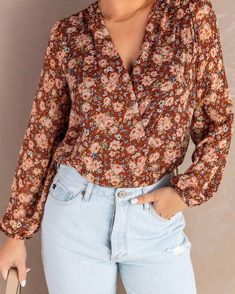 roswear's tweet photo. This season belongs to floral print tops ❤️

#rosweargirl #roswear #floralprint #ootd 🤩 https://t.co/ZLt0IwkIY2