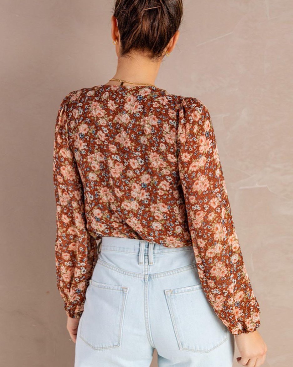 roswear's tweet photo. This season belongs to floral print tops ❤️

#rosweargirl #roswear #floralprint #ootd 🤩 https://t.co/ZLt0IwkIY2